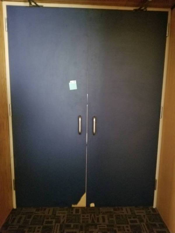 lot 8678 image: Double  Entry Doors