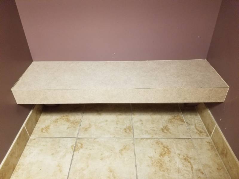 lot 8694 image: Built In Bench