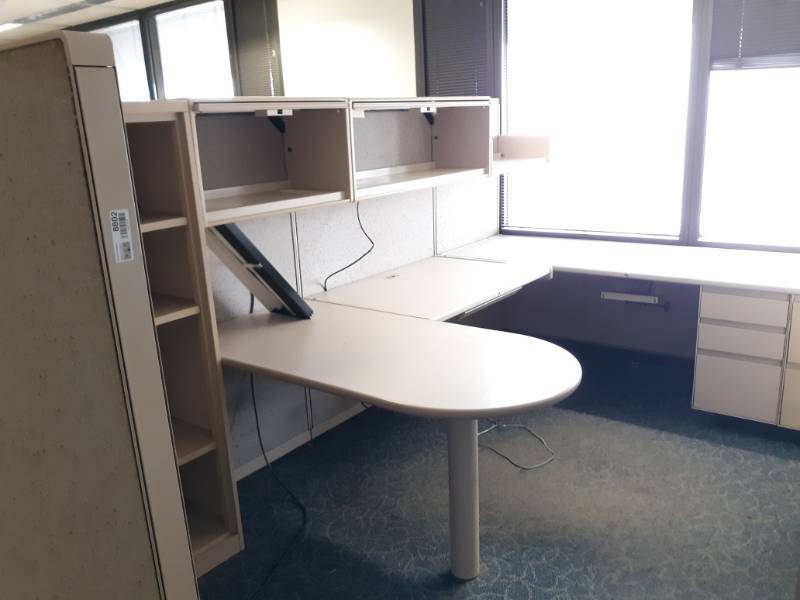 lot 8802 image: U-Shaped Cubicle w Hutch, Filing cabinets