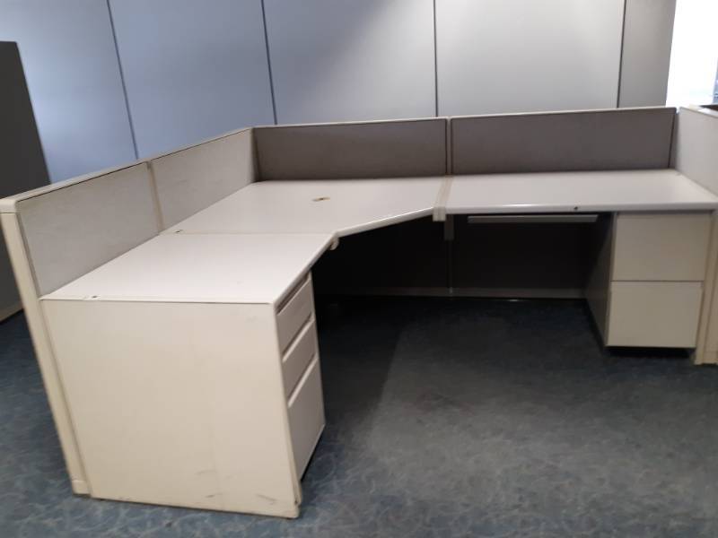 lot 8799 image: L-Shaped Cubicle