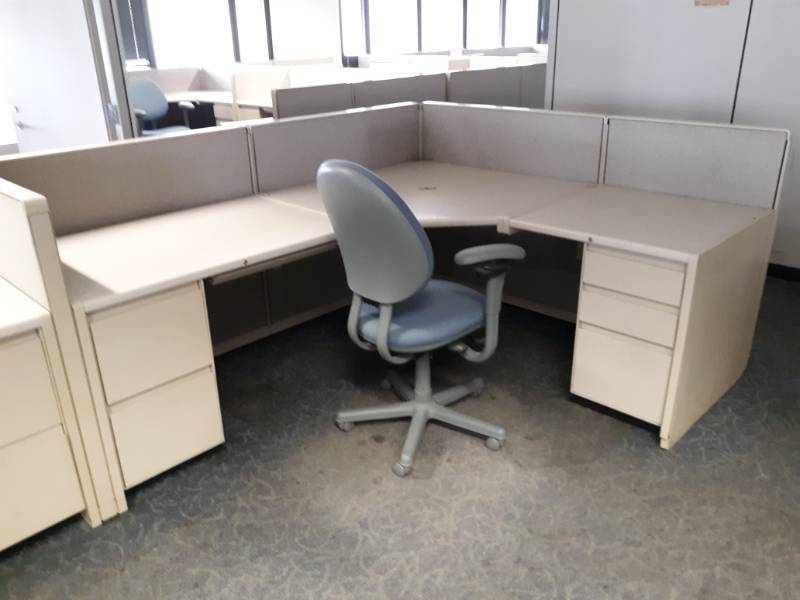 lot 8798 image: L-Shaped Cubicle and Office Chair
