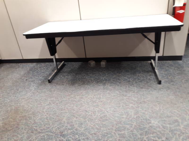 lot 8818 image: Adjustable Leg Table