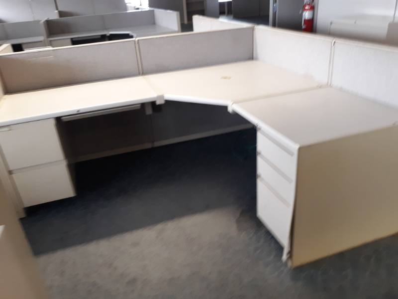 lot 8844 image: L-Shaped Cubicle