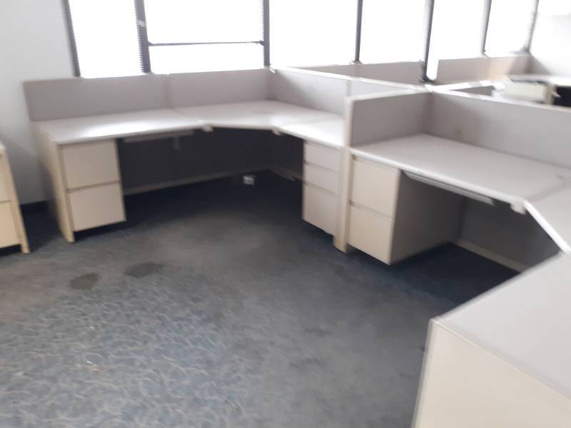 lot 8847 image: L-Shaped Cubicle