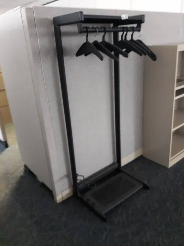 lot 8860 image: Metal Coat Rack