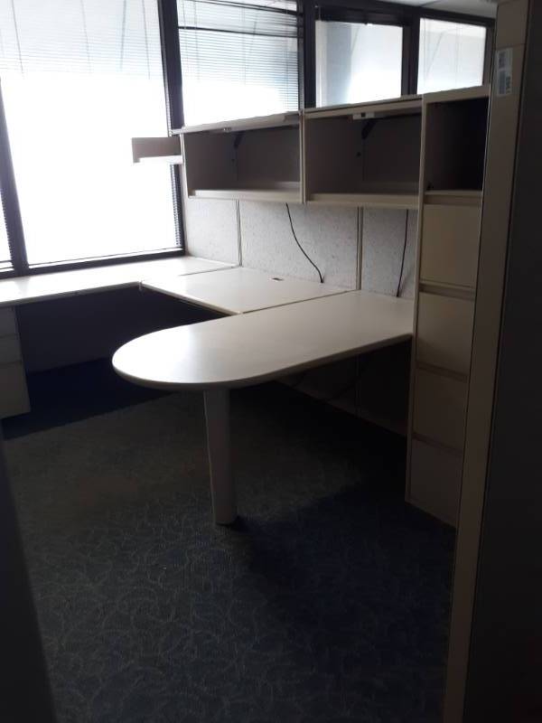 lot 8861 image: U-Shaped Cubicle, Hutch, Bookcases