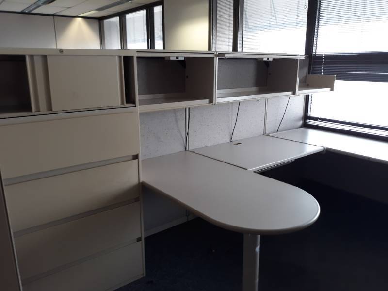 lot 8863 image: U-Shaped Cubicle, Hutch, Bookcases