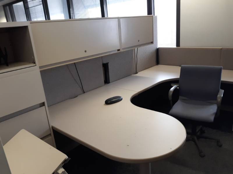 lot 8867 image: U-Shaped Cubicle, Hutch, Bookcases