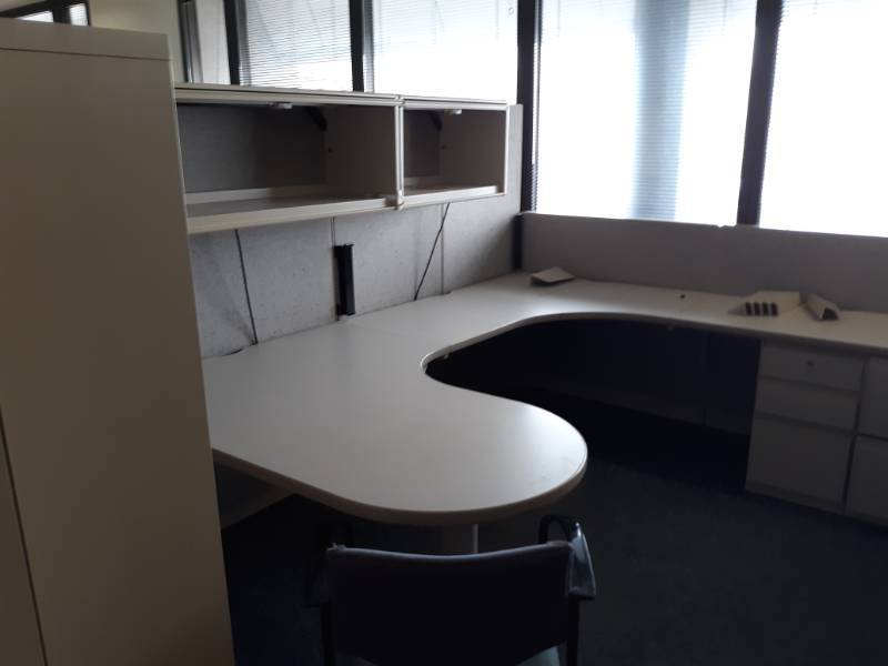lot 8871 image: U-Shaped Cubicle, Hutch, Bookcases