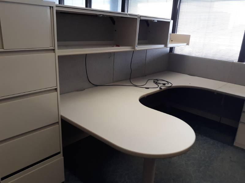 lot 8873 image: U-Shaped Cubicle, Hutch, Bookcases