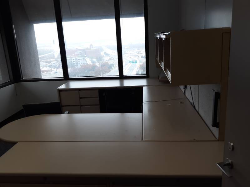 lot 8880 image: U-Shaped Cubicle, Hutch, Bookcases