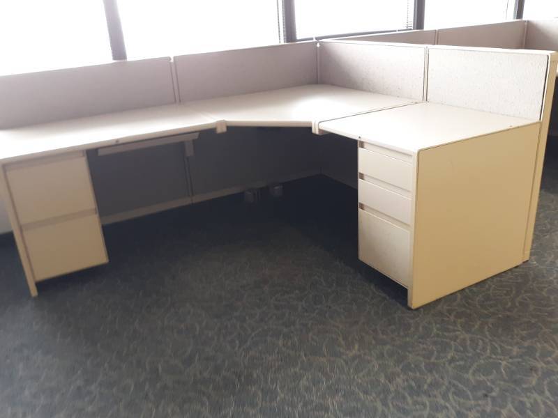 lot 8898 image: L-Shaped Cubicle