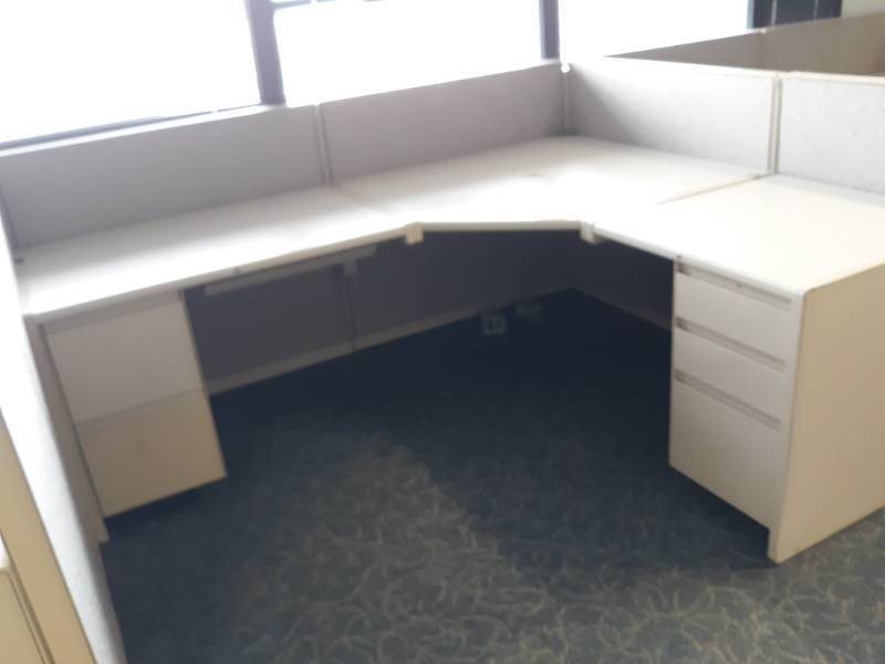lot 8897 image: L-Shaped Cubicle