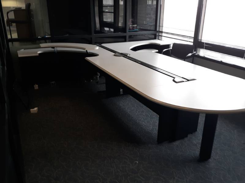 lot 8905 image: Double Sided Modular Desk w Built in Stand Desk and Chairs