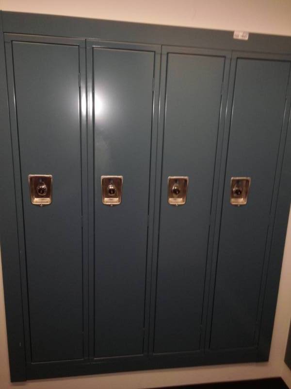 lot 8720 image: Bank of Single Full Sized Lockers