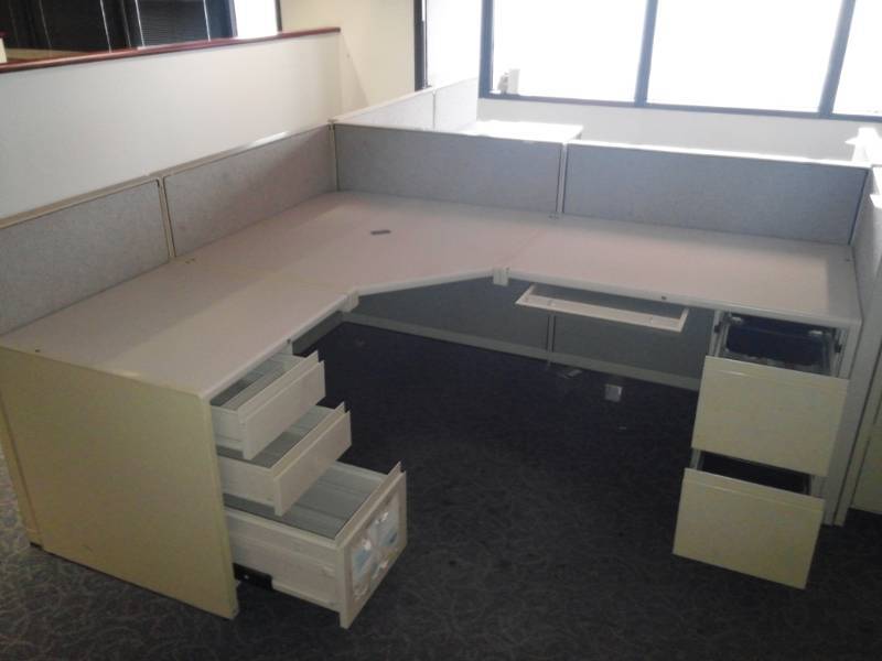 lot 8736 image: L-Shaped Cubicle