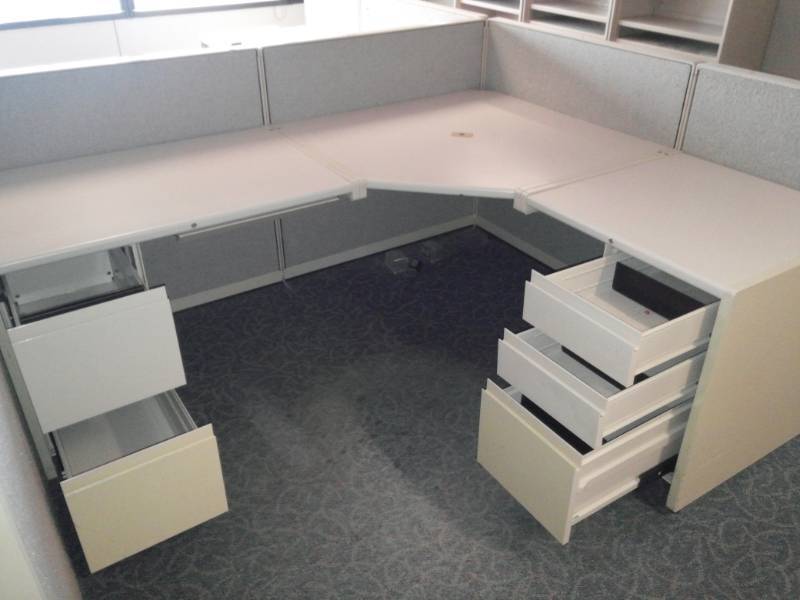 lot 8747 image: L-Shaped Cubicle
