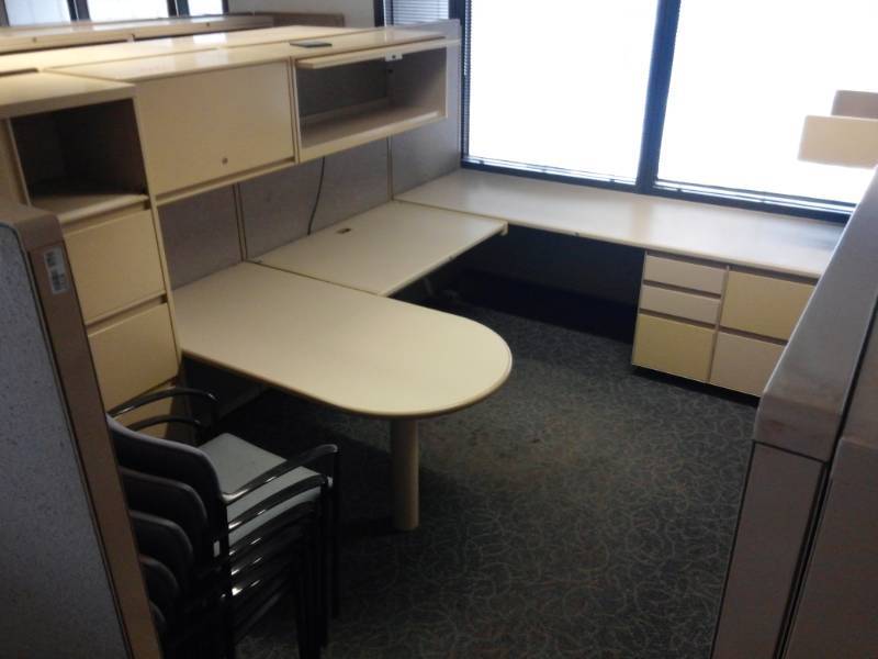 lot 8757 image: U-Shaped Cubicle w Chairs, Hutch, Filing cabinet