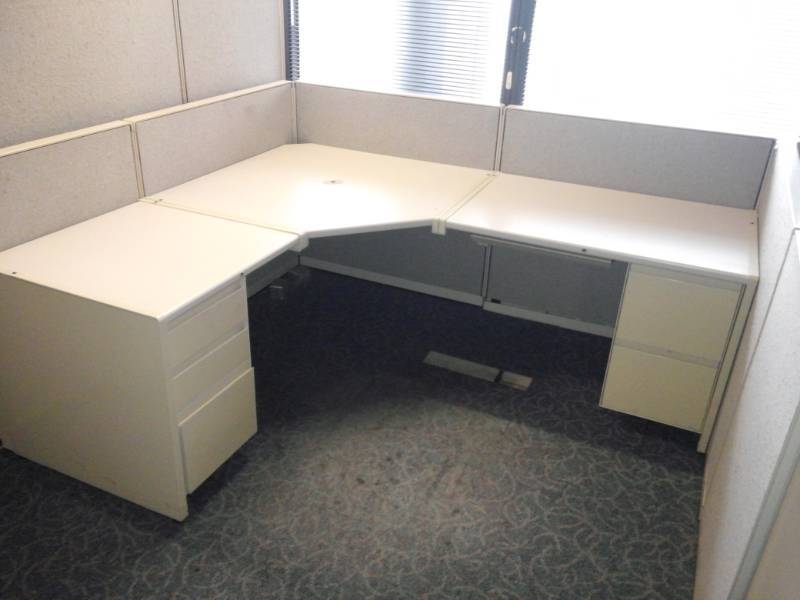 lot 8759 image: L-Shaped Cubicle
