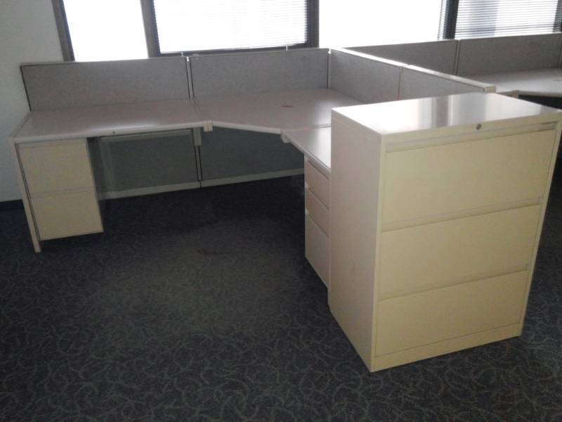 lot 8772 image: L-Shaped Cubicle