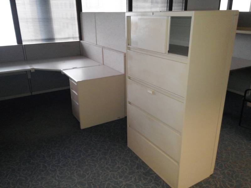 lot 8773 image: L-Shaped Cubicle and 4 Drawer Lateral Filing Cabinet