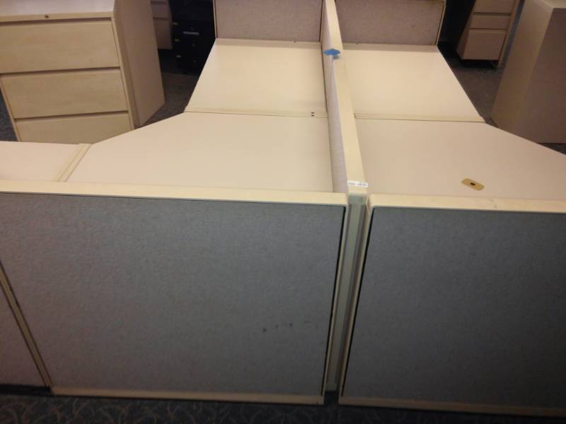 lot 8761 image: L-Shaped Cubicle