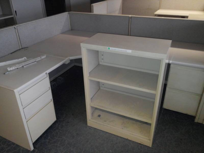 lot 8811 image: L-Shaped Cubicle and Book Case