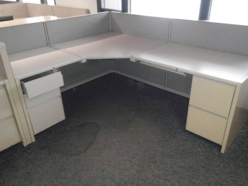 lot 8812 image: L-Shaped Cubicle