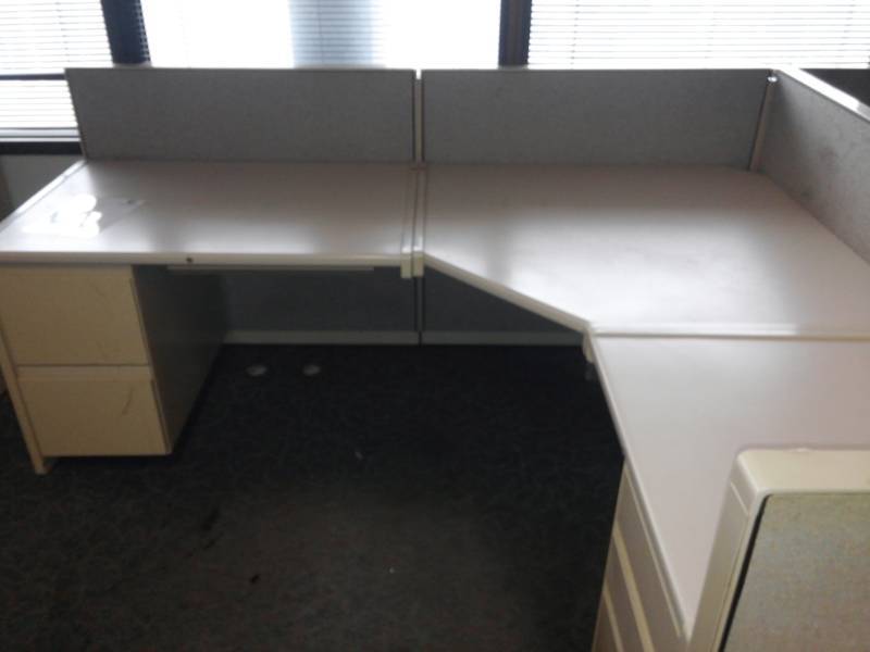 lot 8827 image: L-Shaped Cubicle