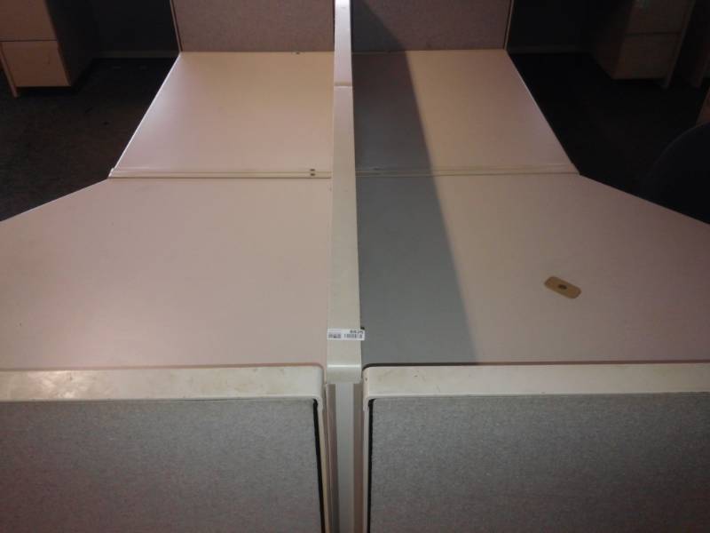 lot 8826 image: L-Shaped Cubicle and Office Chair