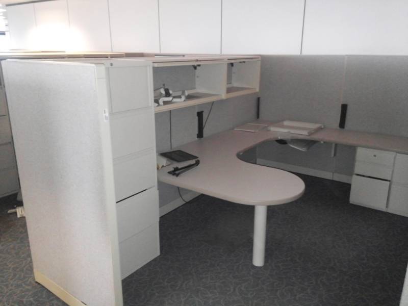 lot 8866 image: U-Shaped Cubicle, Hutch, Bookcases