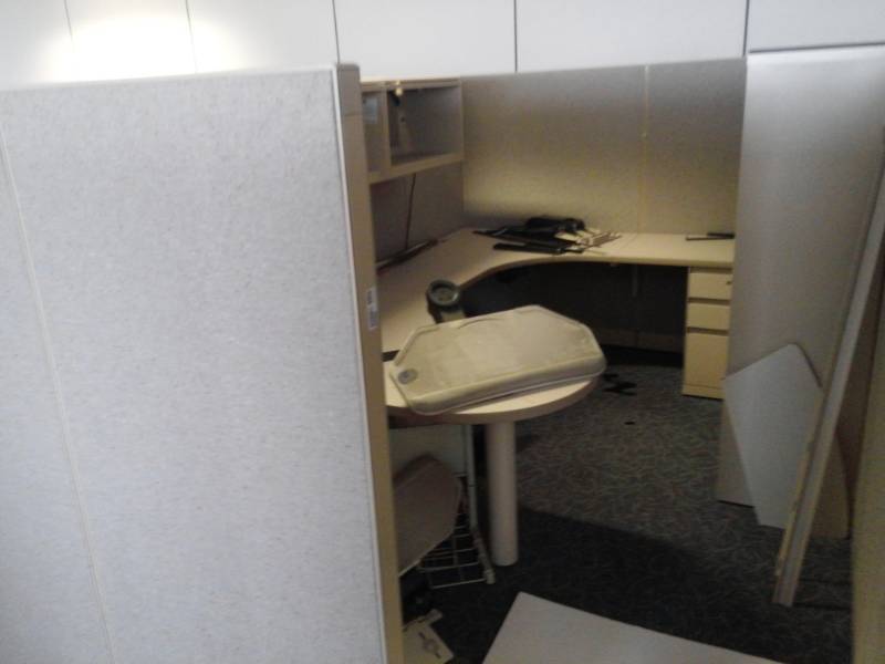 lot 8868 image: U-Shaped Cubicle, Hutch, Bookcases
