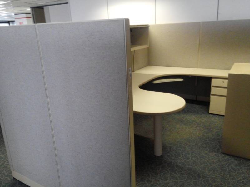 lot 8870 image: U-Shaped Cubicle, Hutch, Bookcases