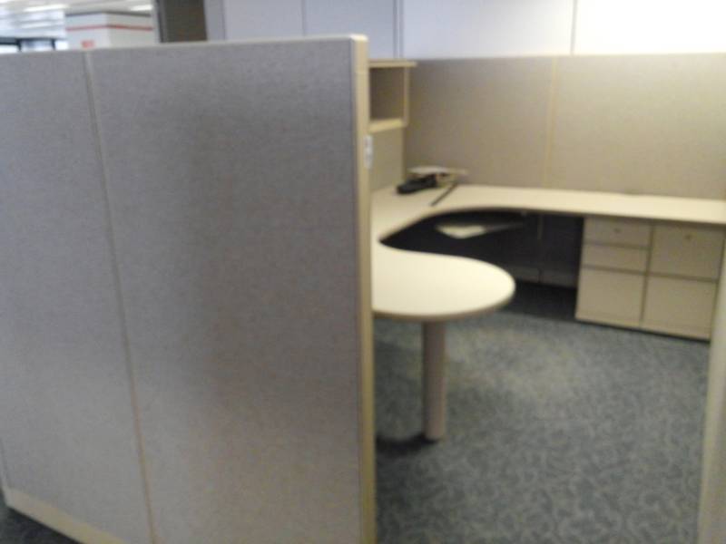lot 8872 image: U-Shaped Cubicle, Hutch, Bookcases