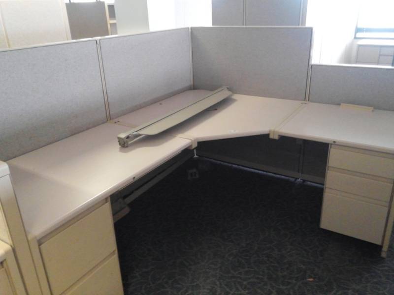 lot 8881 image: L-Shaped Cubicle