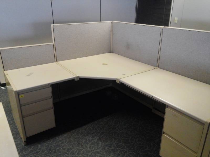 lot 8882 image: L-Shaped Cubicle