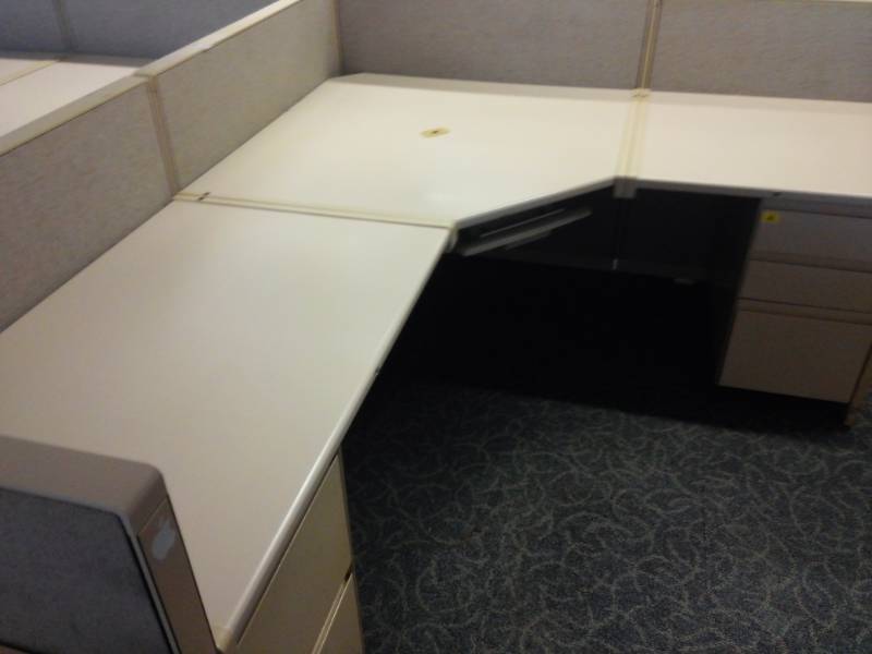lot 8885 image: L-Shaped Cubicle