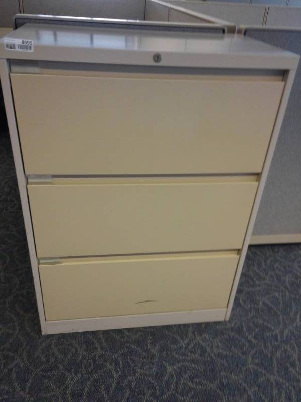 lot 8895 image: Metal 3 Drawer Filing Cabinet