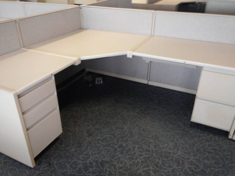 lot 8892 image: L-Shaped Cubicle
