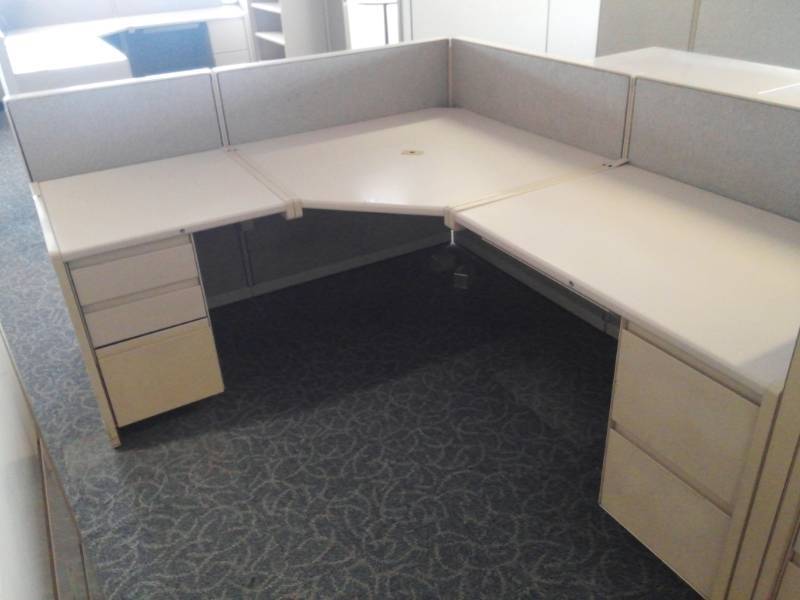 lot 8891 image: L-Shaped Cubicle