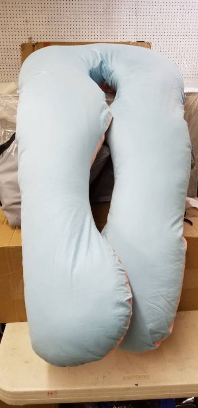 lot 16232 image: U-shaped body pillow