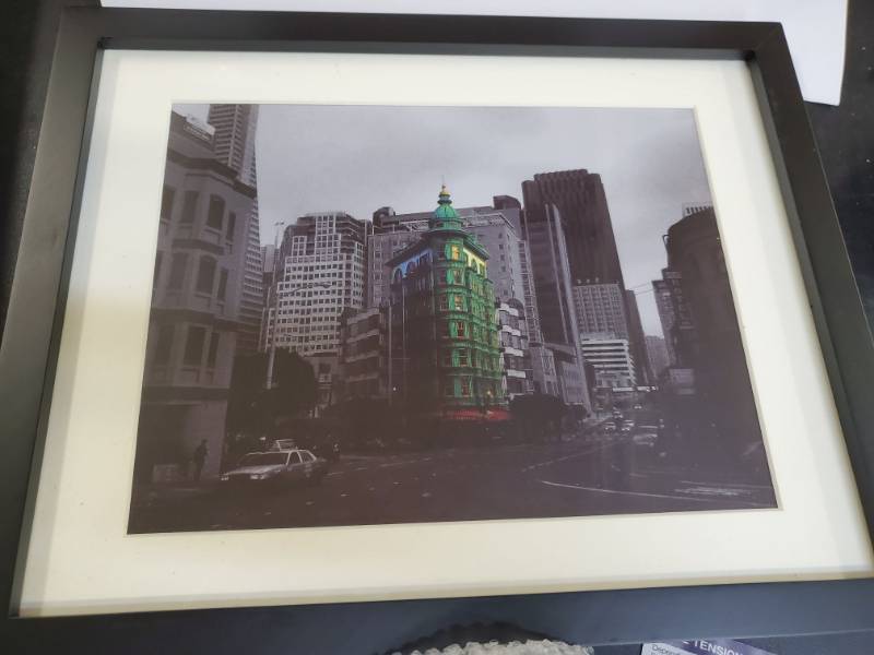 lot 16216 image: Modecahome photo in frame.