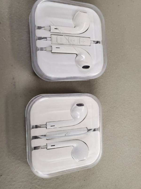 lot 16289 image: Pair of Wired Headphones