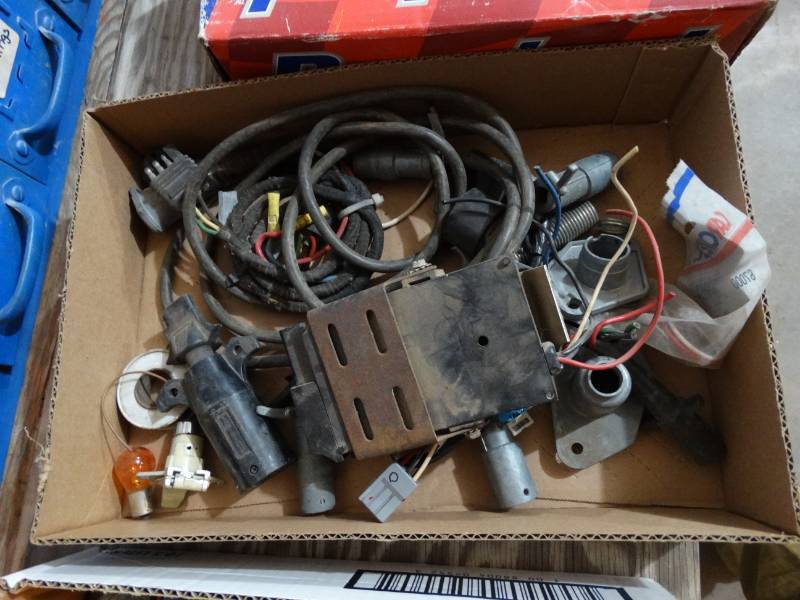 lot 4123 image: Trailer plugs wires & misc.