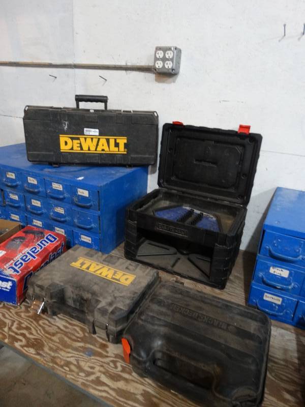 lot 4125 image: 4 empty plastic tool cases