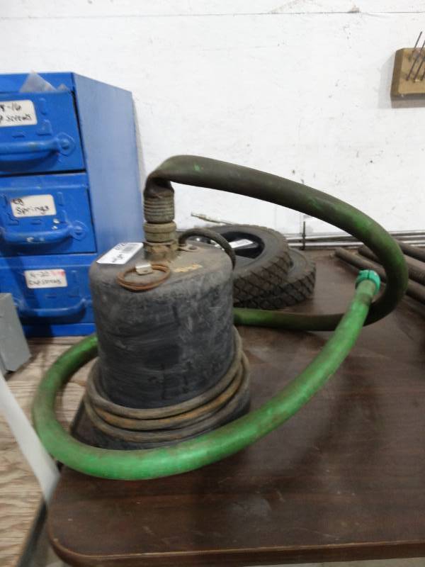 lot 4129 image: Sump pump water pump w hose