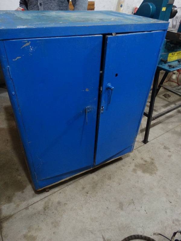 lot 4144 image: Metal 2 door tool cabinet on wheels