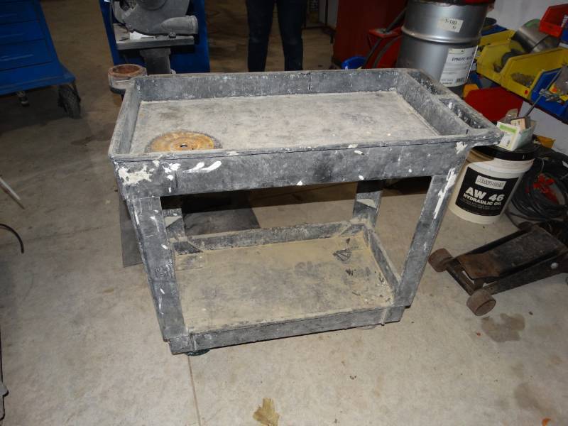 lot 4150 image: Rubbermaid 2 shelf shop cart on wheels