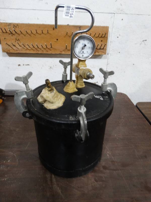 lot 4154 image: Paint pot w gauge