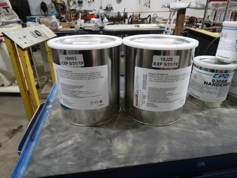 lot 4160 image: 2 unopened cans of Magnolia 82